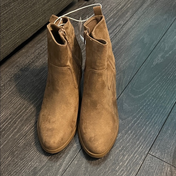 Old Navy Shoes - Old Navy Tan Heeled Boots